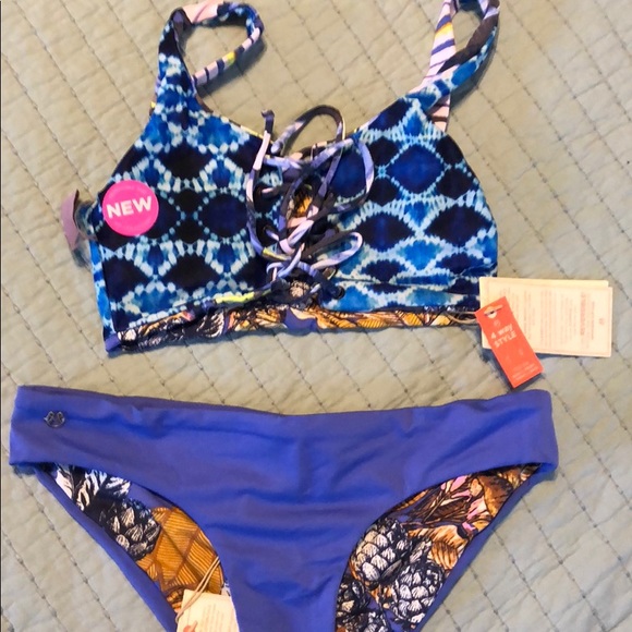 NWT Maaji Top (Sm) & Bottom (Med) Bikini Set - Picture 4 of 8